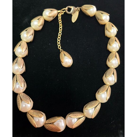Lenorah Dame Classic Bead Cap Necklace in Cream Pearl - Picture 2 of 5